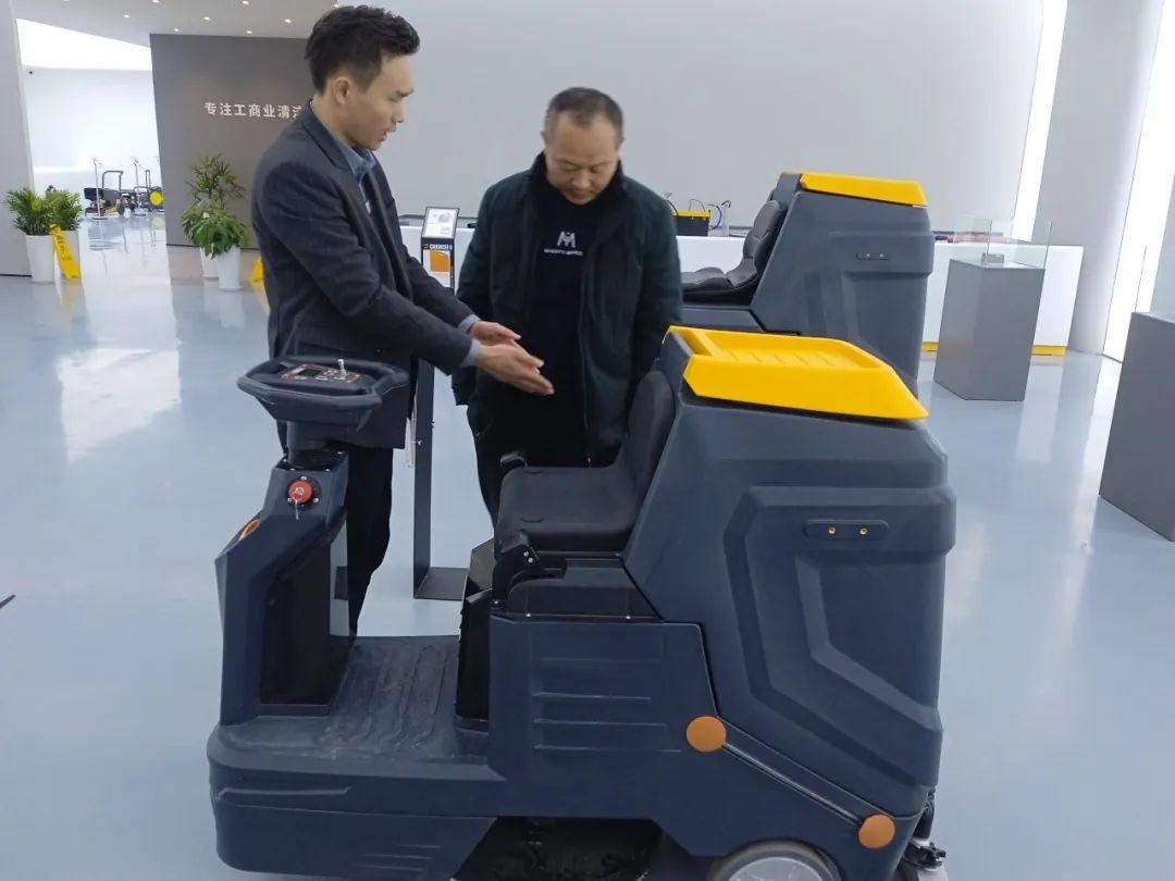 橙犀全自動(dòng)洗地機(jī)