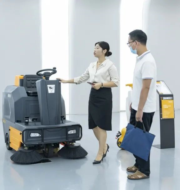 使用橙犀掃地機(jī)可以給我們帶來幸福！