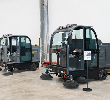 帶你了解工業(yè)清掃機(jī)橙犀駕駛式掃地機(jī)